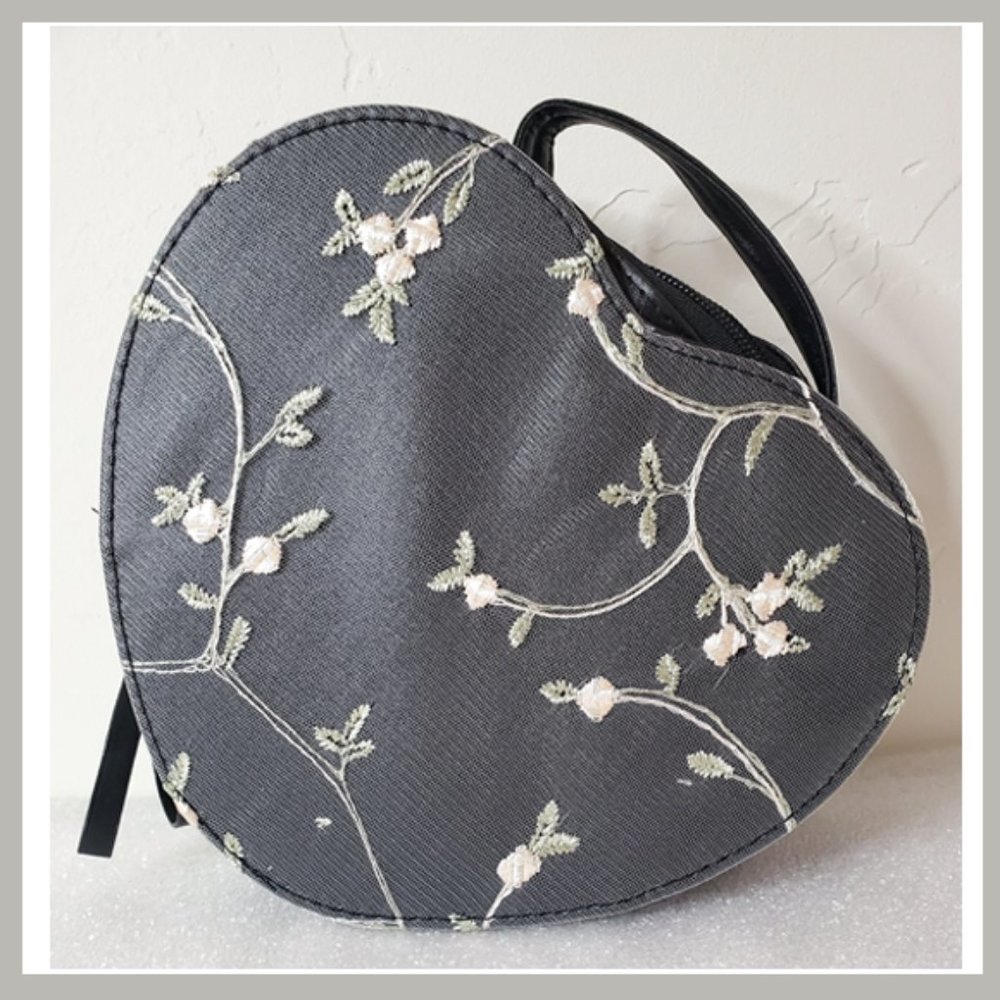🖤Embroidery Heart Shaped Crossbody Chain-Handbag